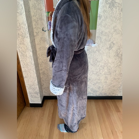 Fuzzy incredibly soft grey robe large - Picture 7 of 7